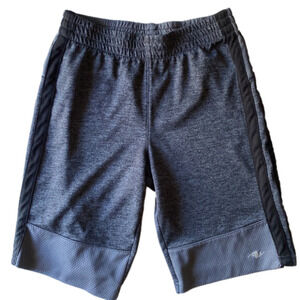 🎈$5 Find! YOUTH athletic light shorts. Large.